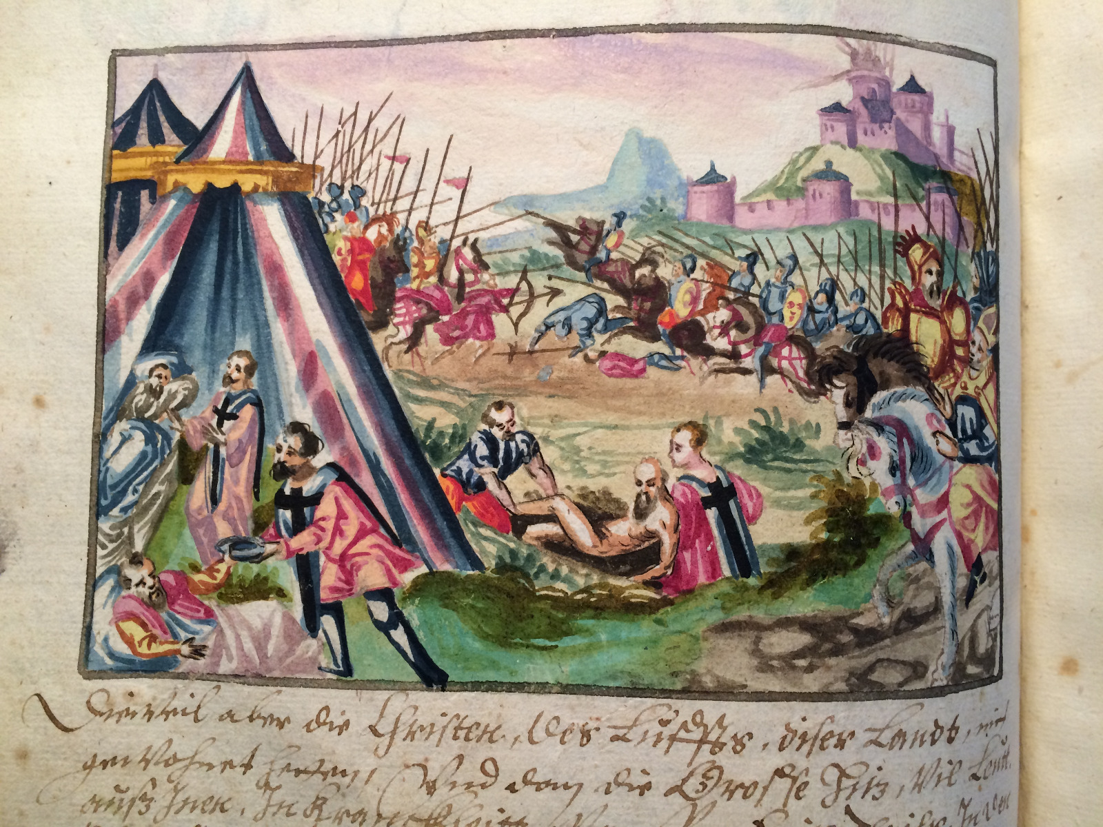 Das Bild zeigt eine kolorierte Abbildung aus der Ganzhorn-Chronik, die in bildlicher Form das Helfen und Heilen sowie den Kranken-und Totendienst darstellt. Im Hintergrund sind neben einer Burg außerdem kämpfende Ritter mit Lanzen und Pferden zu sehen.