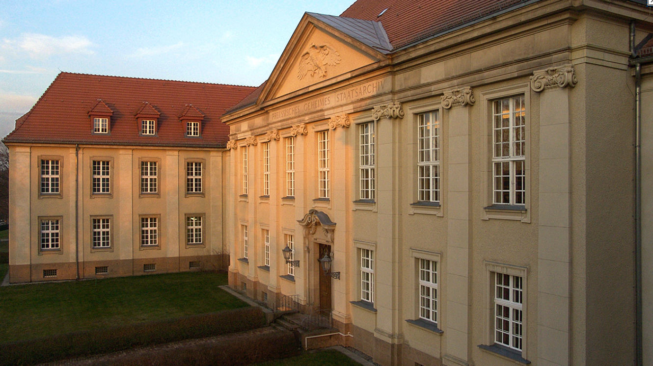 Das Bild zeigt das Gebäude des Geheimen Staatsarchivs Preußischen Kulturbesitzes zu Berlin.