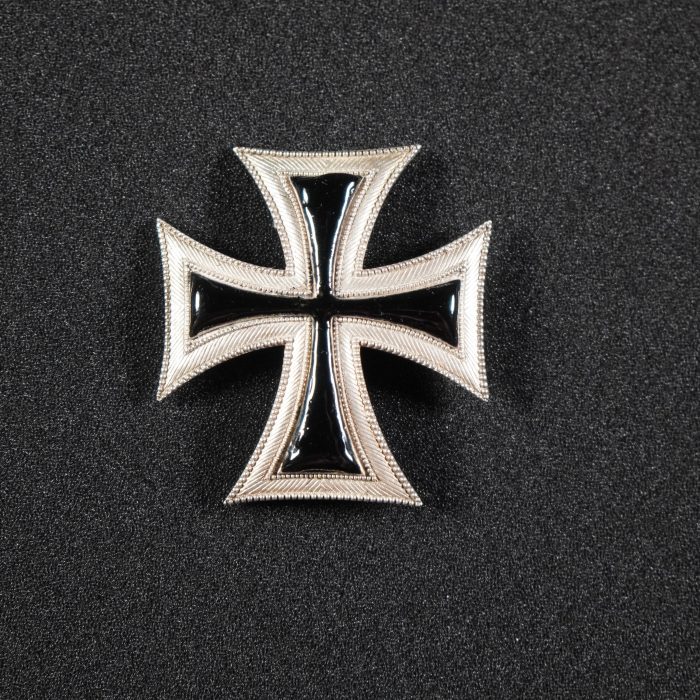 Das Bild zeigt ein Brustkreuz des Deutschen Ordens.