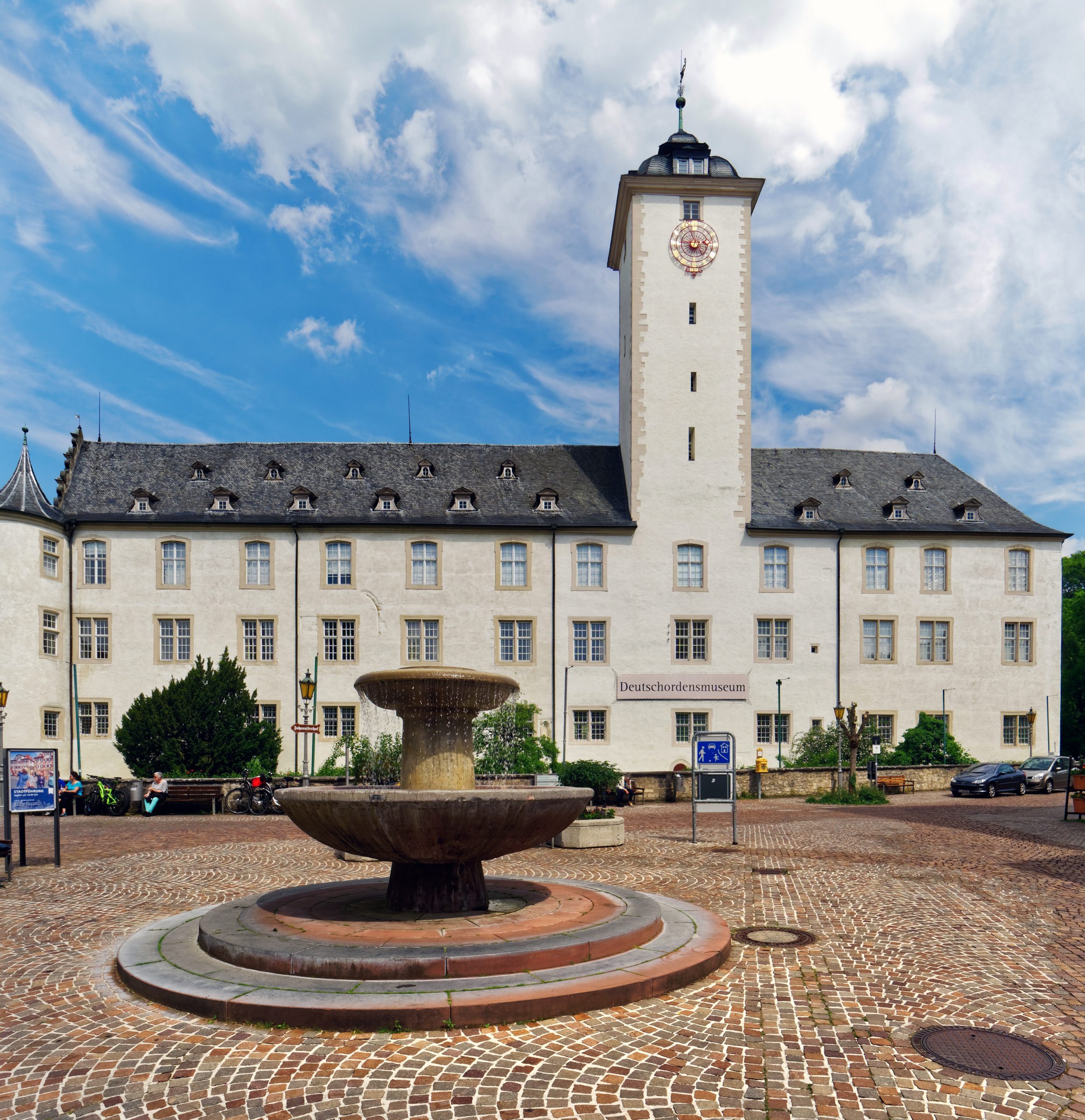 Das Bild zeigt eine Außenansicht des Deutschordensmuseums in Mergentheim.