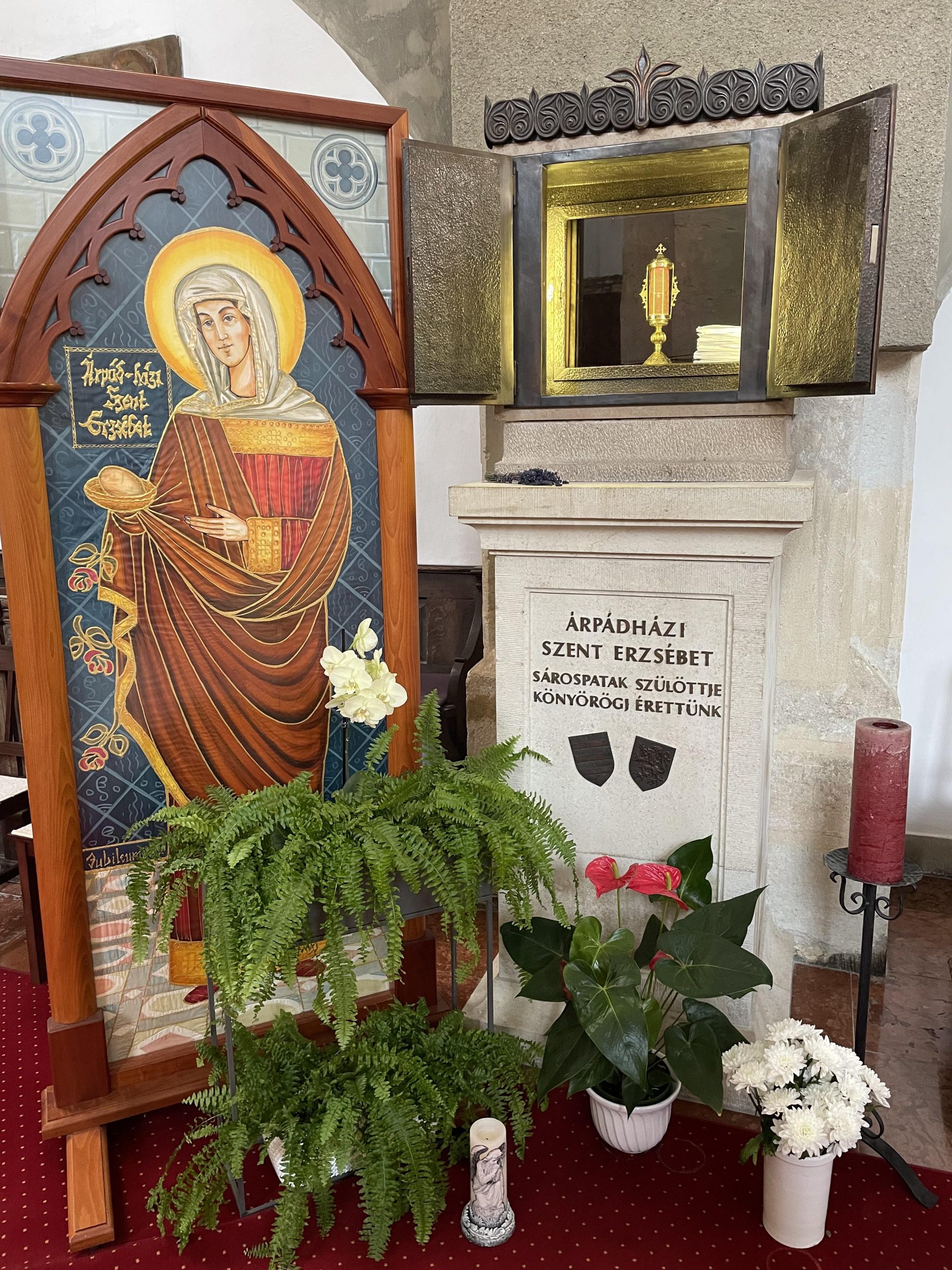 Das Bild zeigt den Heiligenschrein für die Hl. Elisabeth.