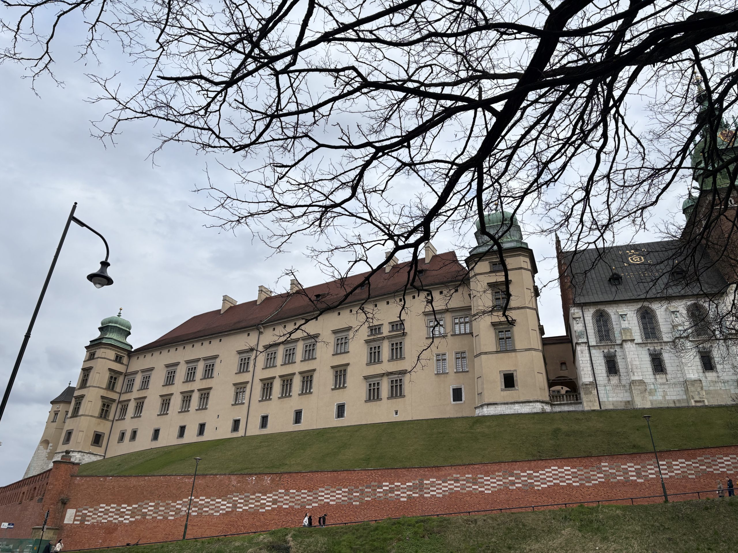 Das Bild zeigt einen Teil der Burg Wawel in Krakau.