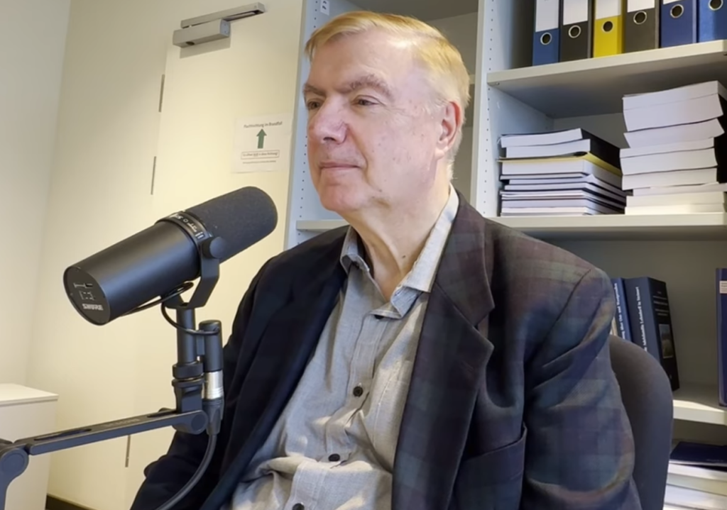 Diese Bild zeigt Jürgen Sarnowsky im Podcast von Jan Schulte Kellinghaus