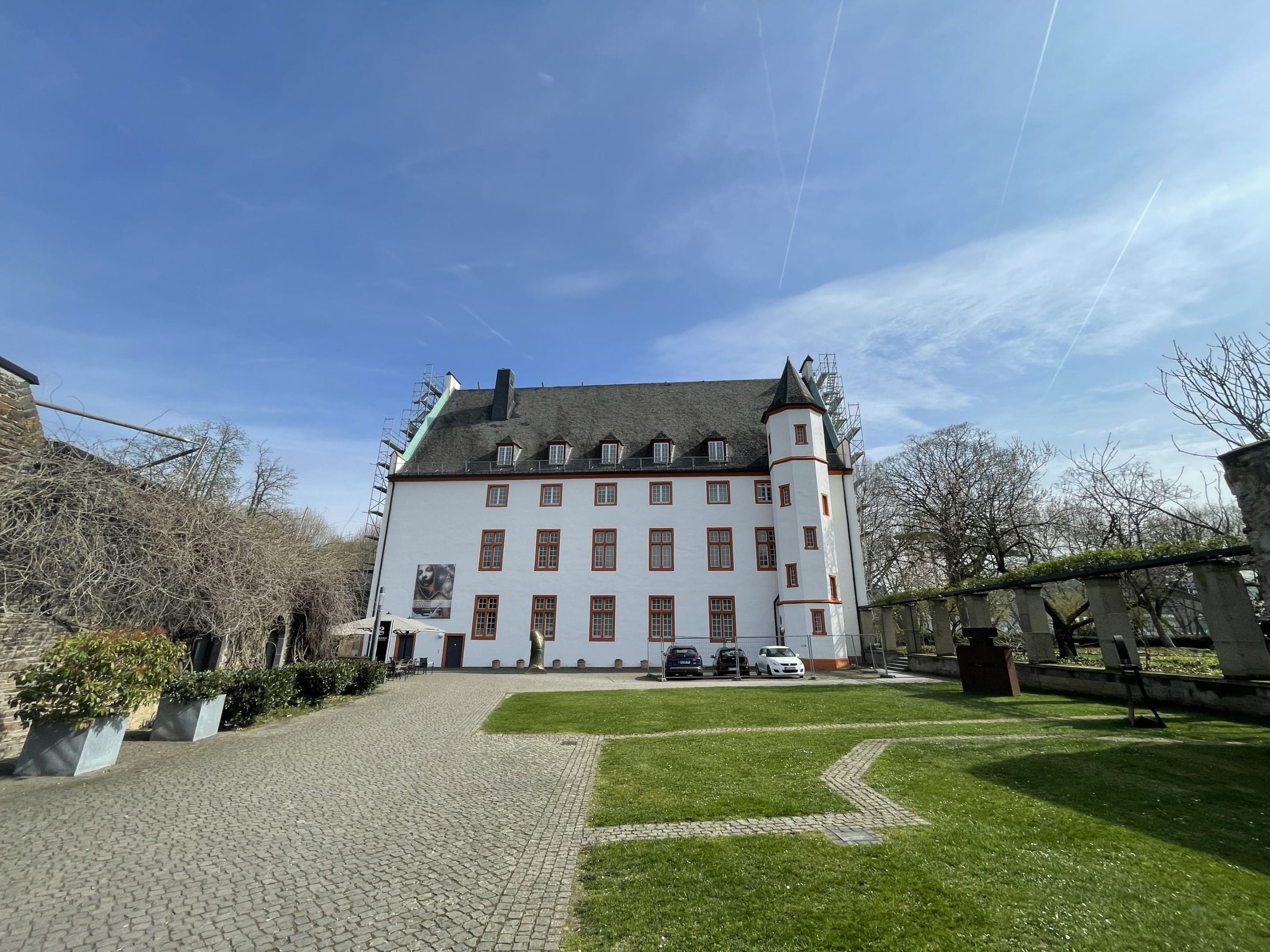 Hier sieht man die Außenansicht des Deutschherrenhauses Koblenz