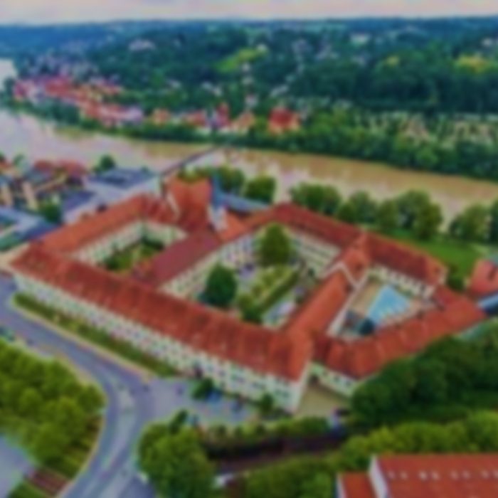 Hier sieht man ein Luftbild von St. Nikola (Passau, unscharf bearb.)